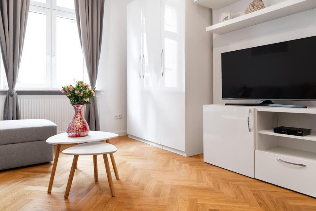 Househost Apt - Krowoderska 55 Cracovie Extérieur photo